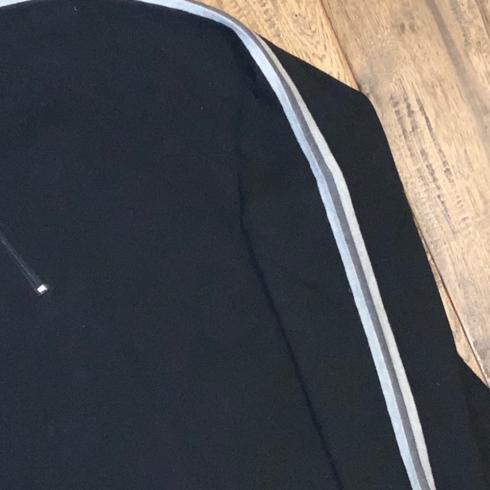 Beautiful Eddie Bauer 1/4 zip sweater. Size M - Picture 2 of 4